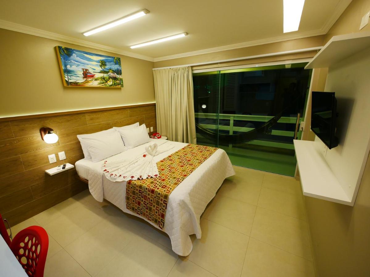 Quarto Master Casal com Varanda - Vista Piscina